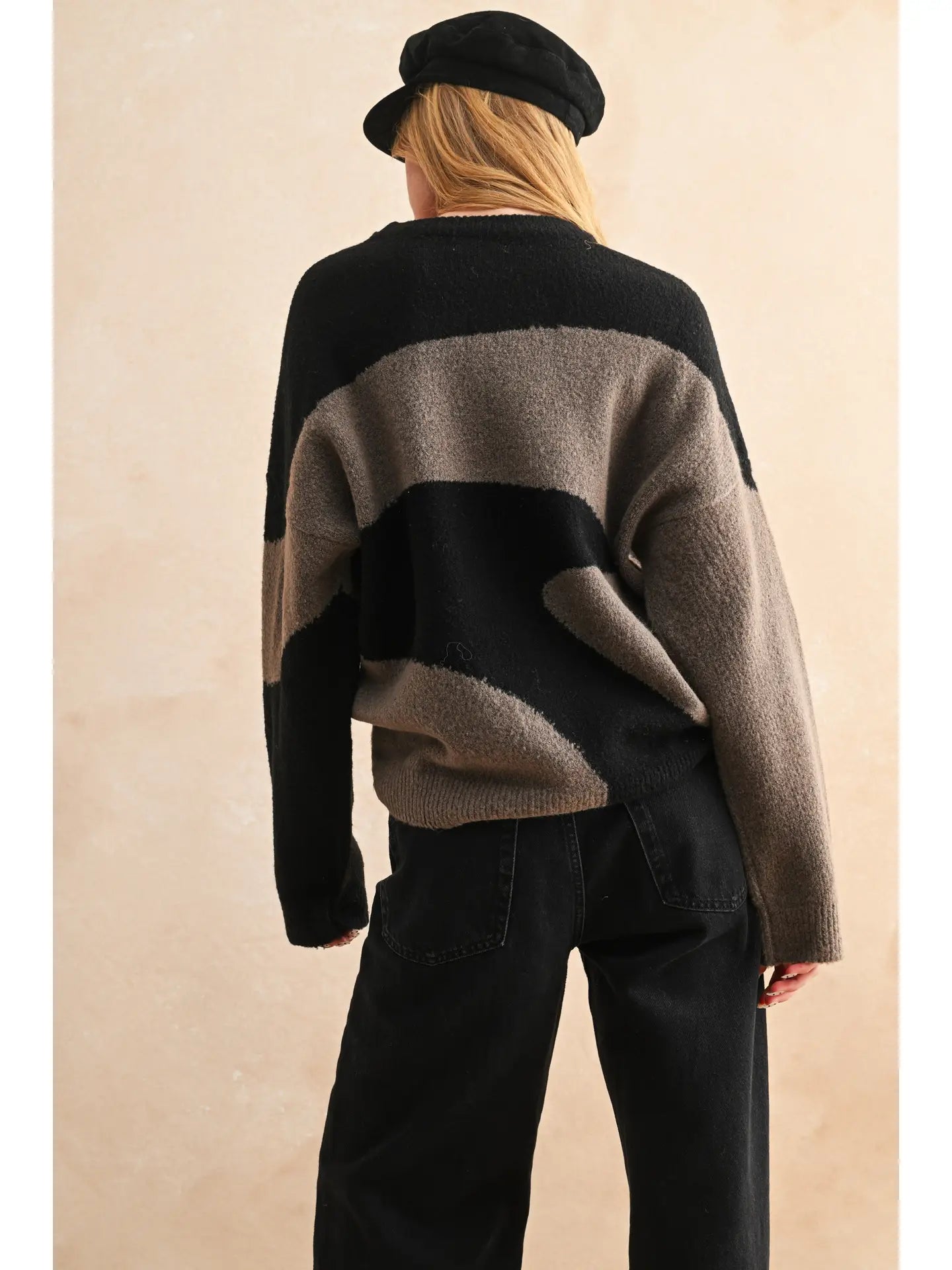 Abstract Pattern Sweater Black / Olive