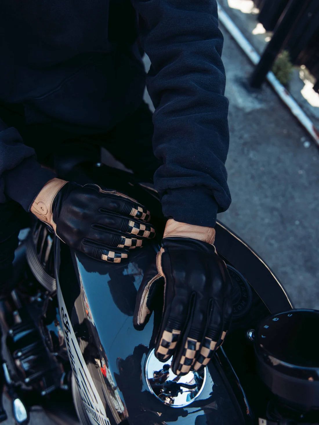 Checkmate Gloves Tan / Black