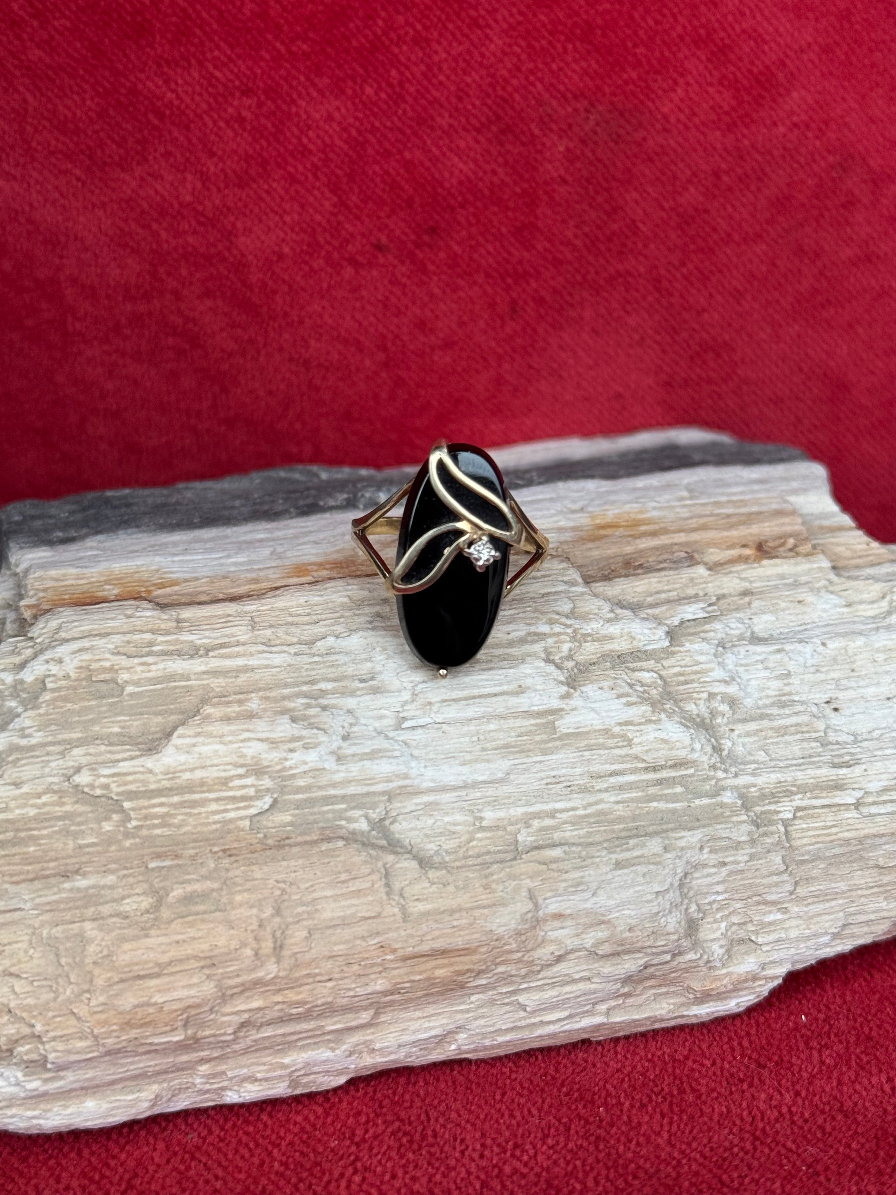 Vintage 10k Gold Onyx and Diamond Ring Size 6.5