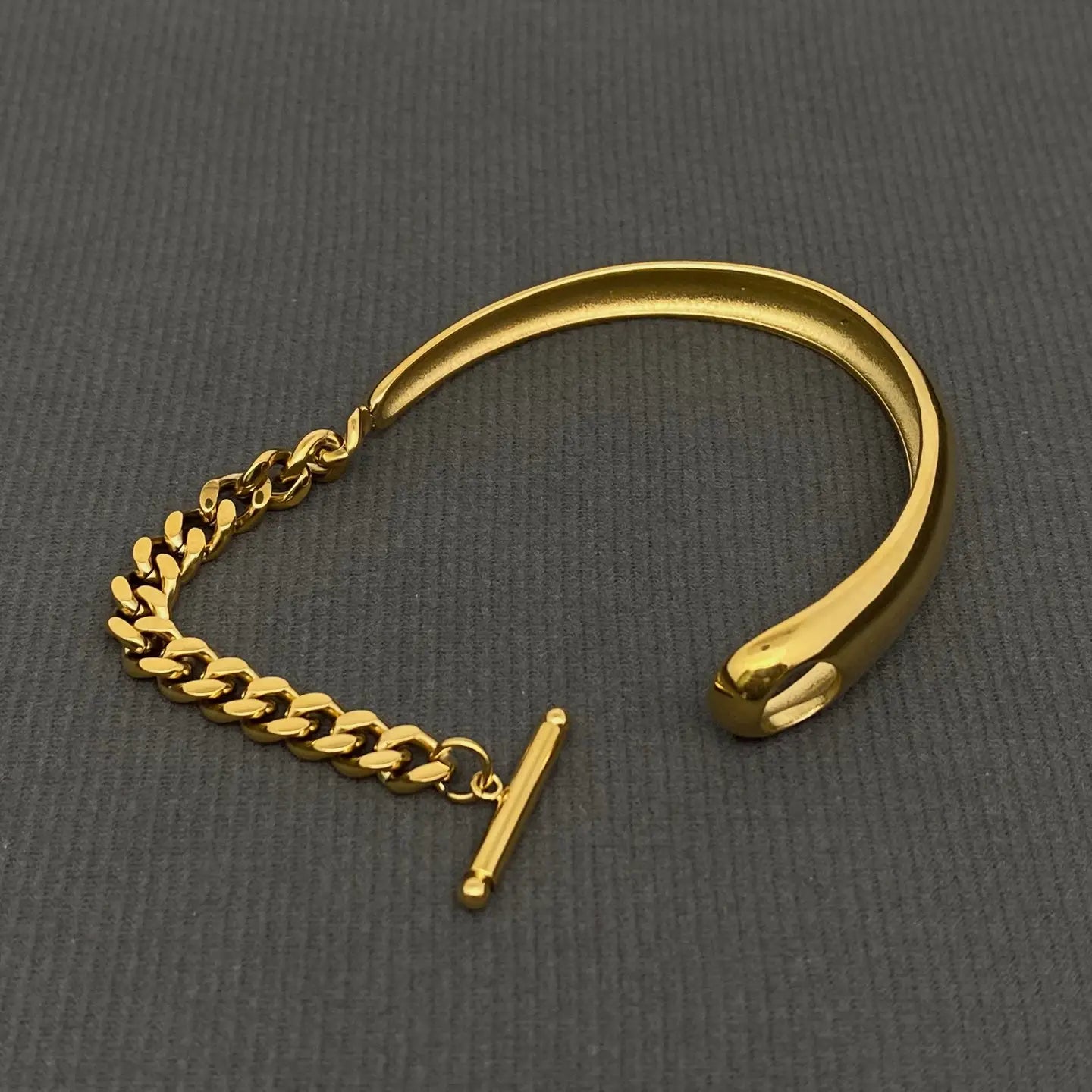 Half Chain Toggle Bracelet Gold