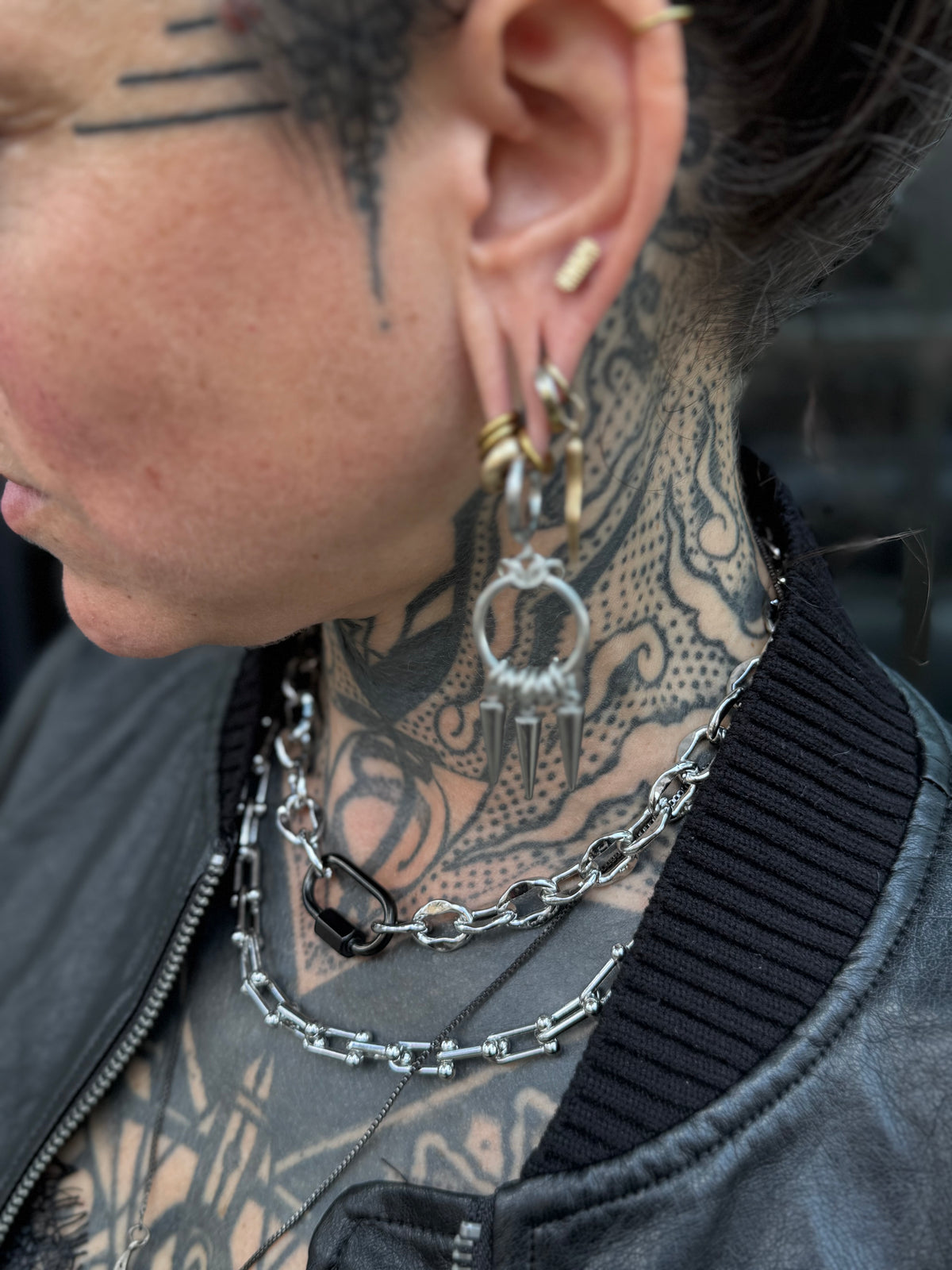 O Chain Silver With Black Carabiner