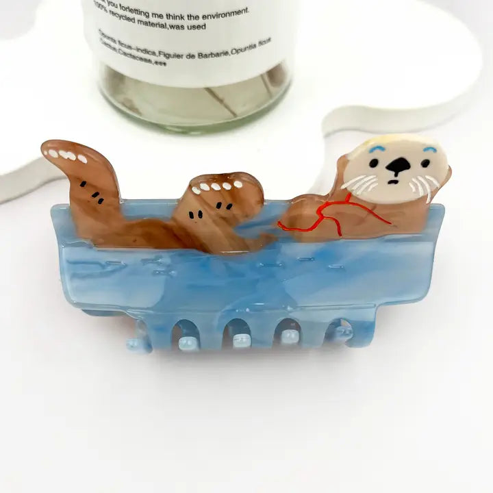 Bathing Otter Hair Claw Clip