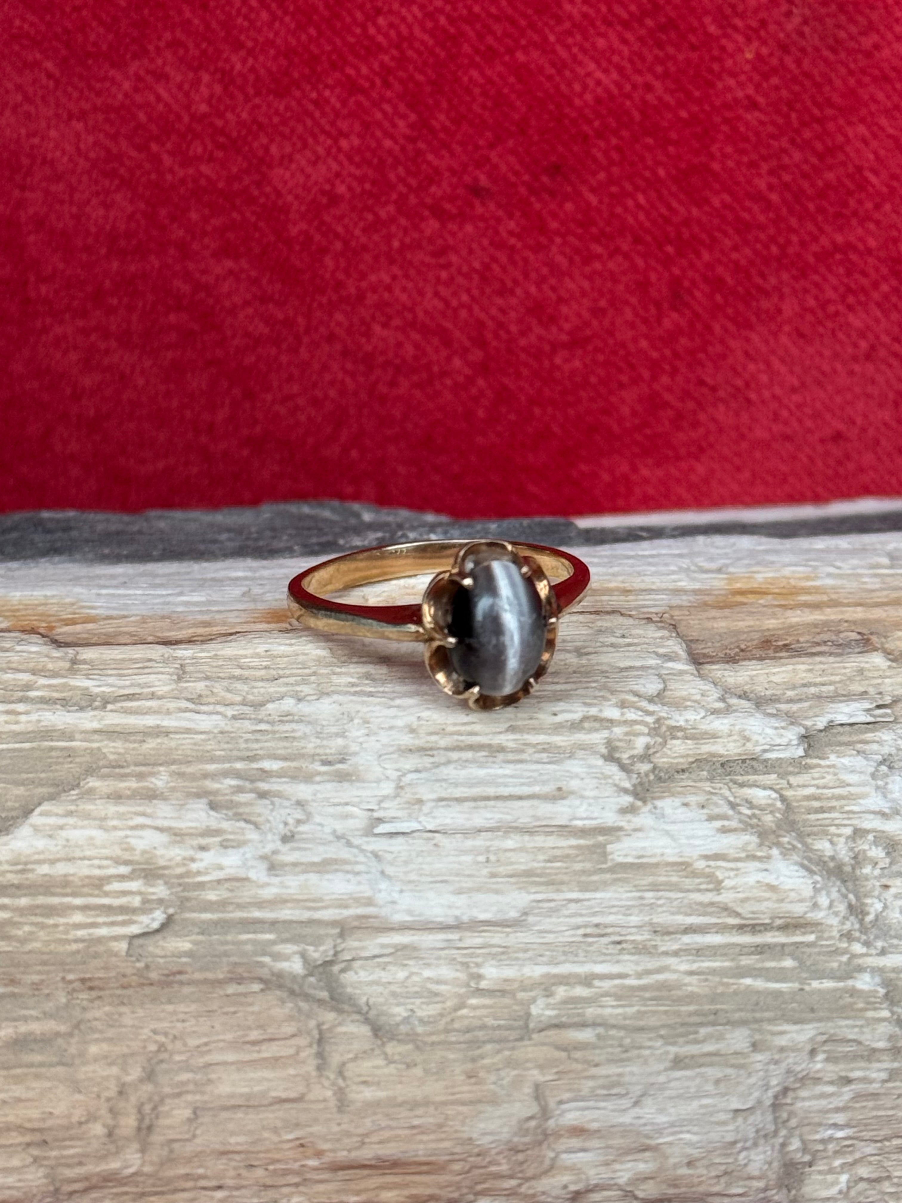 Vintage 10k Gold Cat's Eye RIng Size 7