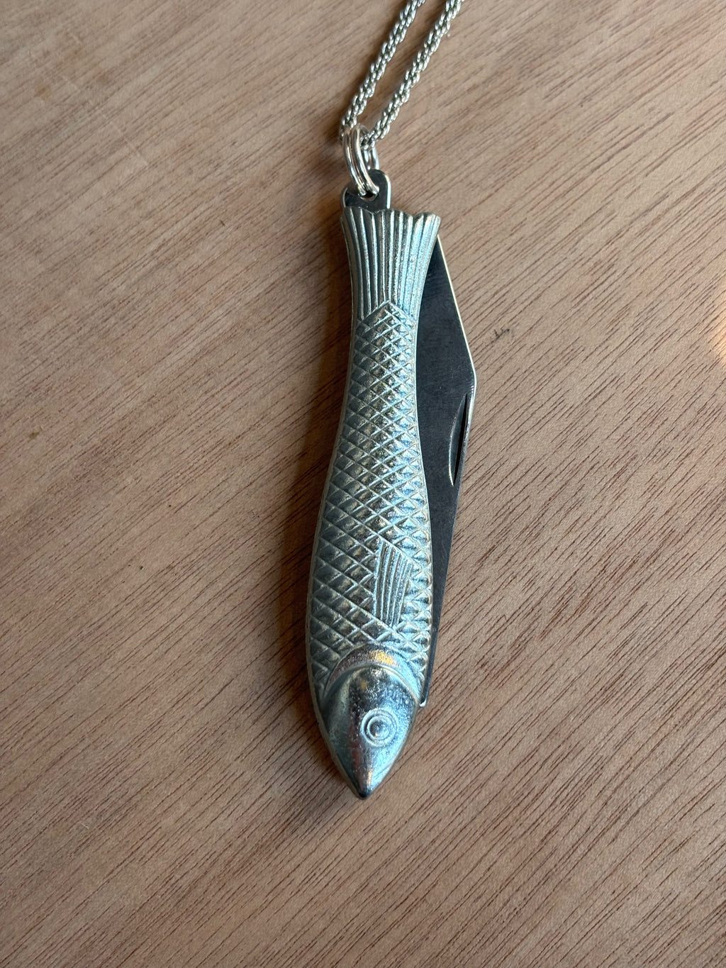 Fish Knife Necklace Gold