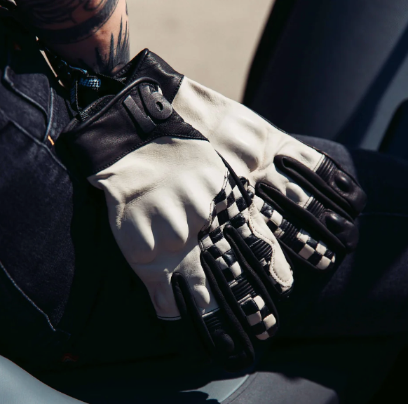 Checkmate Gloves Black / White