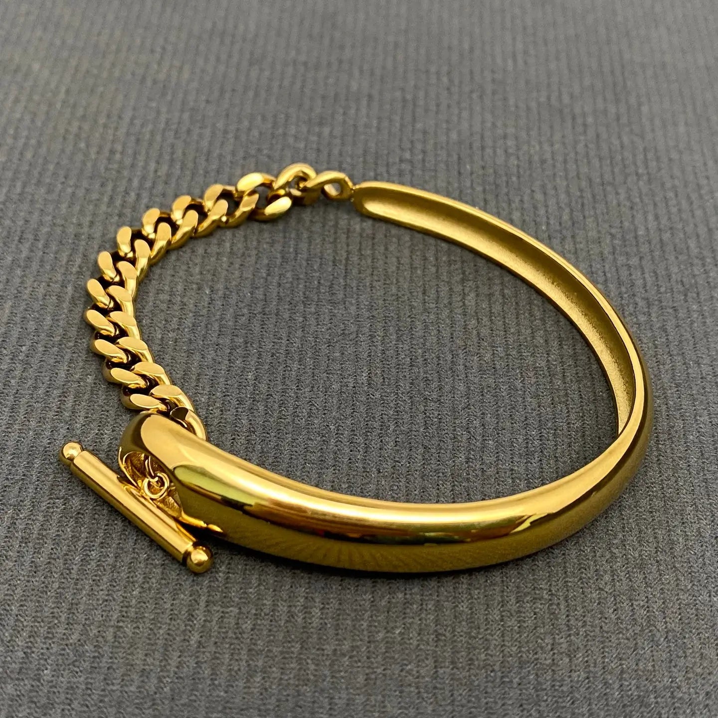 Half Chain Toggle Bracelet Gold