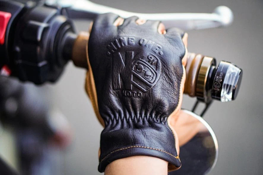 Mischievous Gloves Black / Tan
