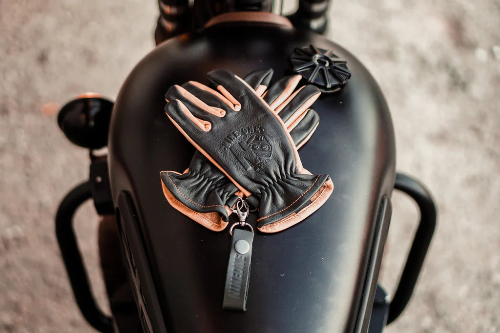 Mischievous Gloves Black / Tan